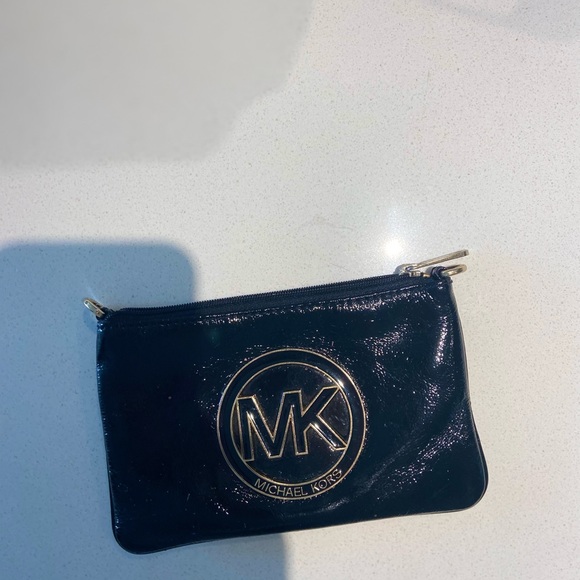 Michael Kors MK logo Shiny Black Zipper Wallet - Picture 7 of 15